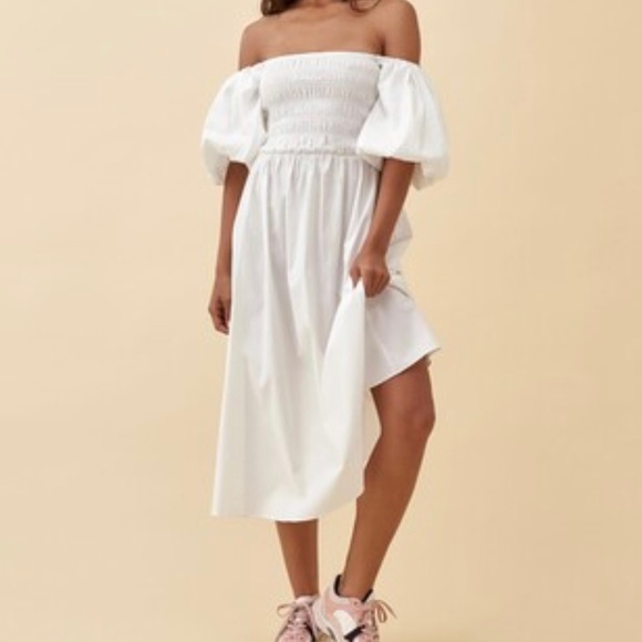 Reformation Dresses & Skirts - *host pick* 😊😊 REFORMATION tuli midi smocked dress